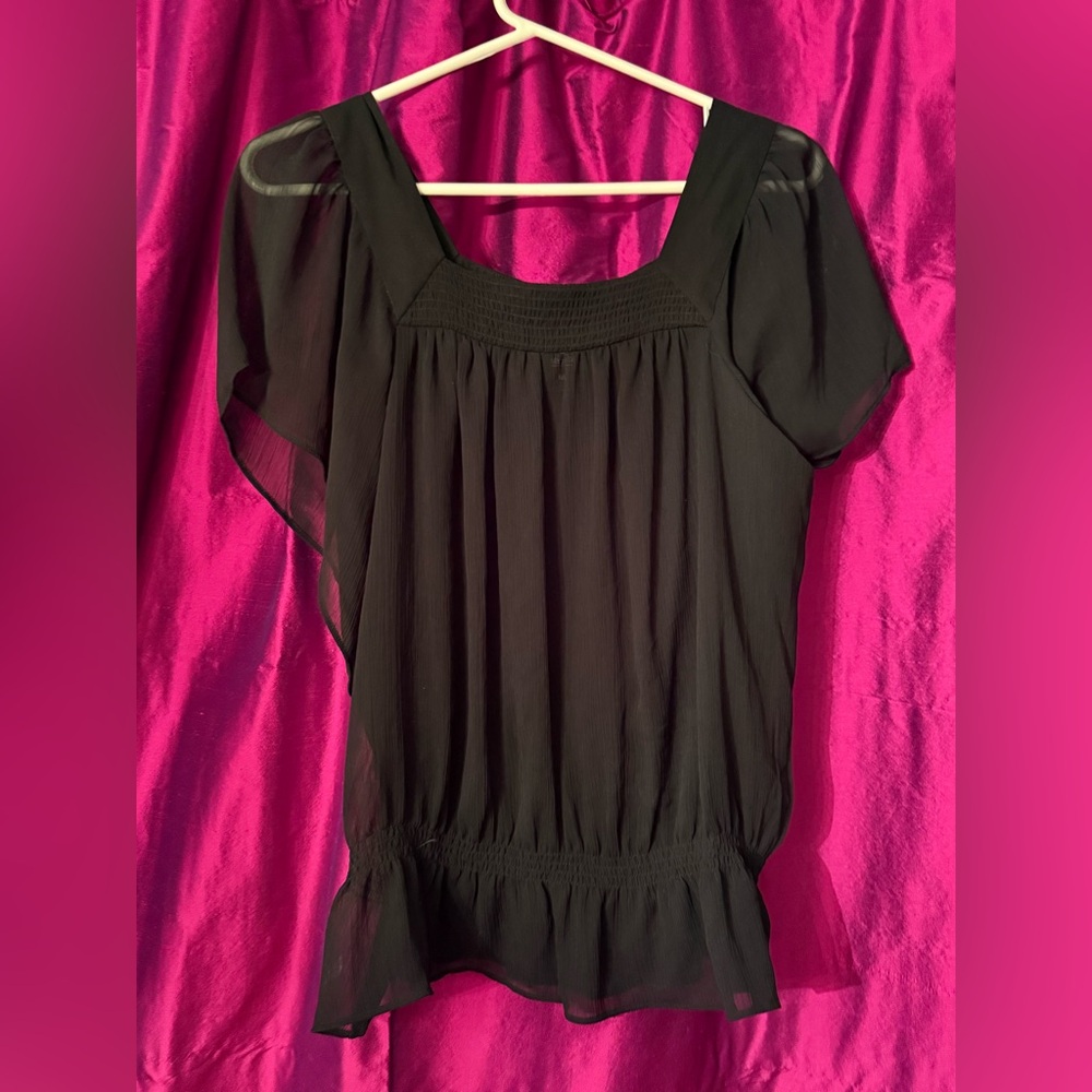 Elegant Women's Top size M! Happy days price. ❤️
